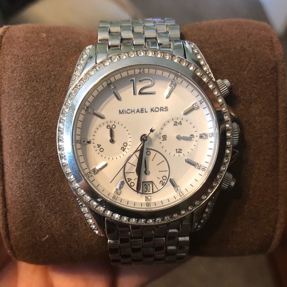 Price firm Michael Kors Watch